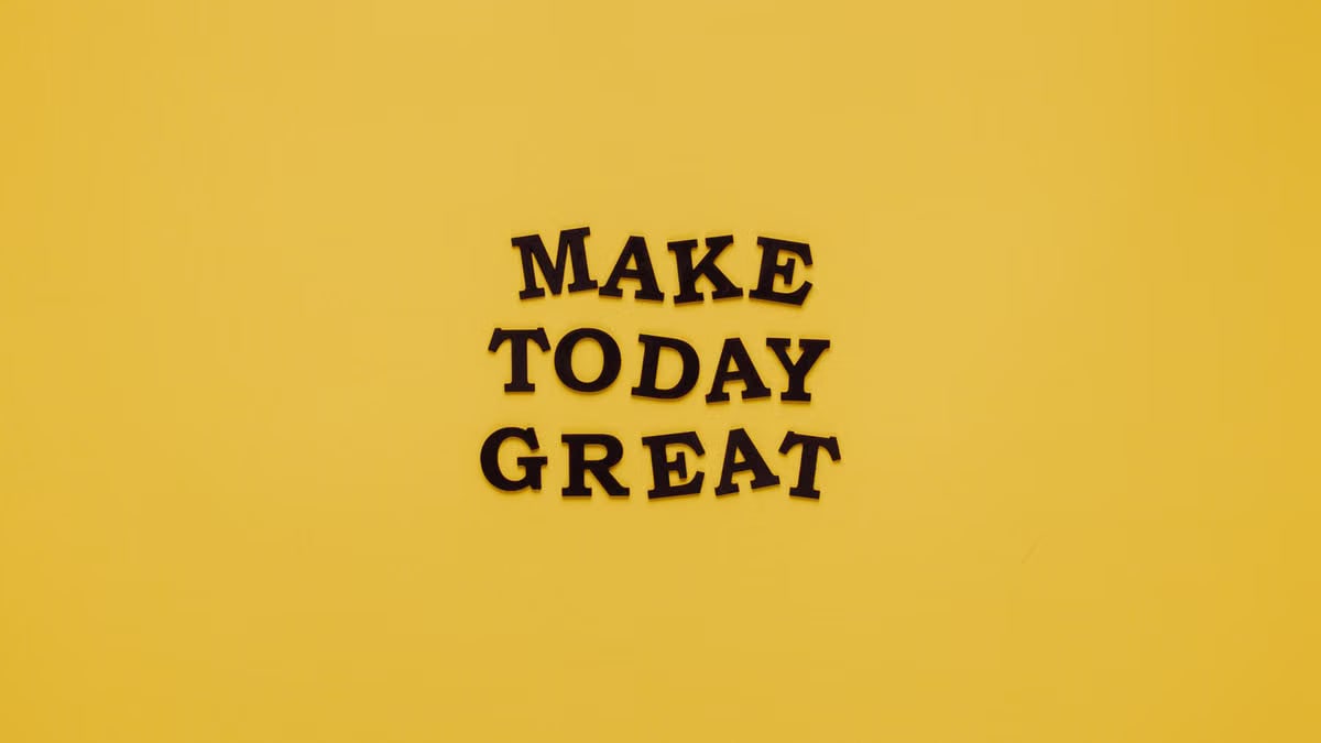 Simple and motivational quote 'Make Today Great' on a minimalist yellow background for inspiration.